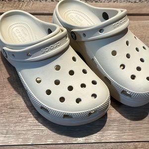 CROCS platform Clogs size 7 COLOR Bone. Good Conditions